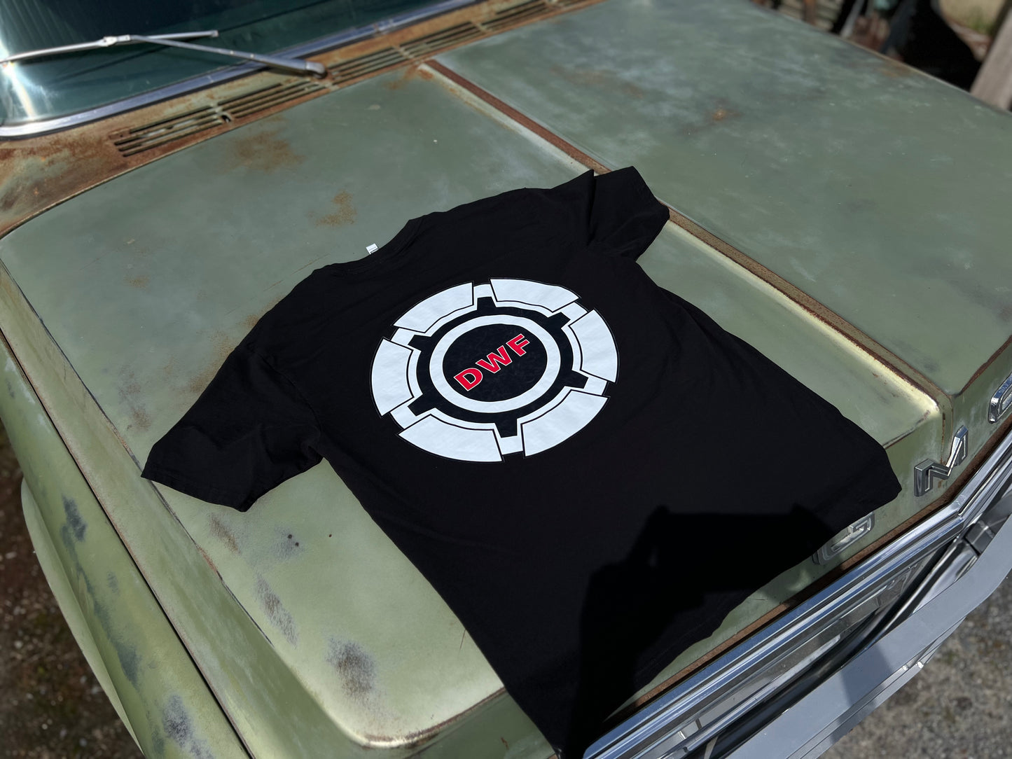 Red Dog Dish Hub Cap Tee